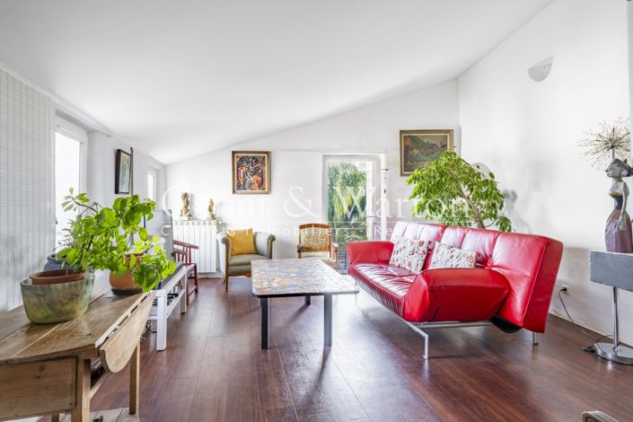Image No.6-5 Bed House for sale