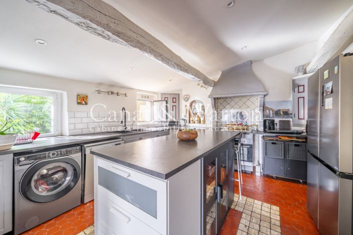 Image No.8-5 Bed House for sale