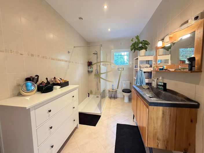 Image No.8-4 Bed House for sale