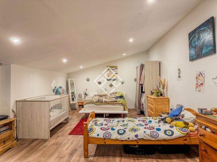 Image No.8-3 Bed House for sale