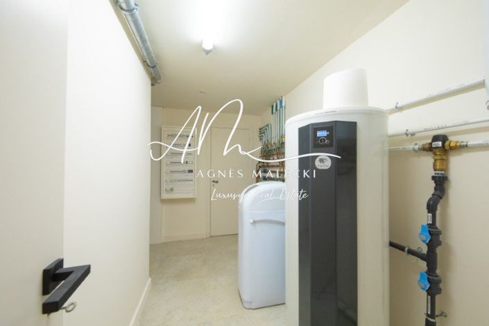 Image No.24-5 Bed House for sale