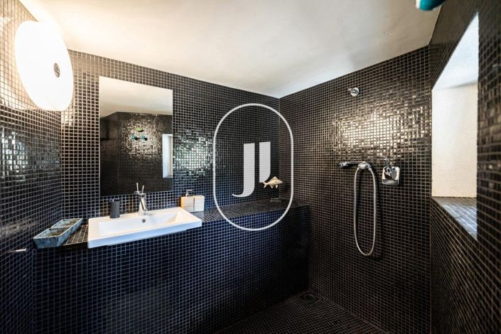 Image No.14-6 Bed House for sale