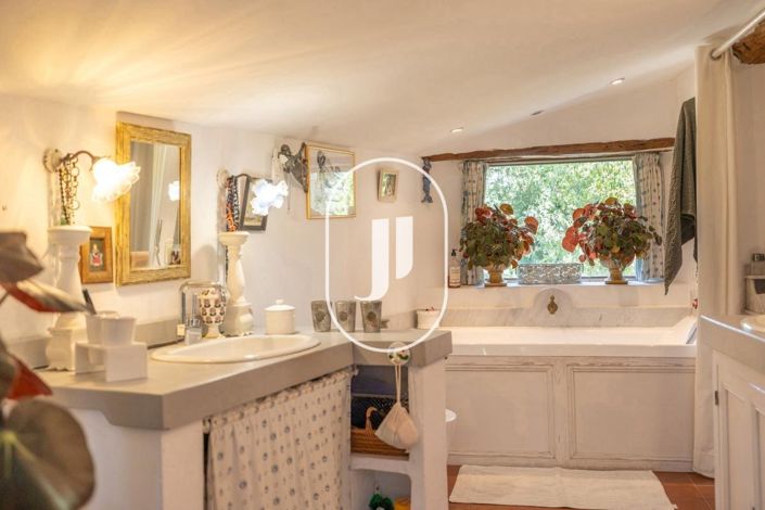 Image No.49-6 Bed House for sale