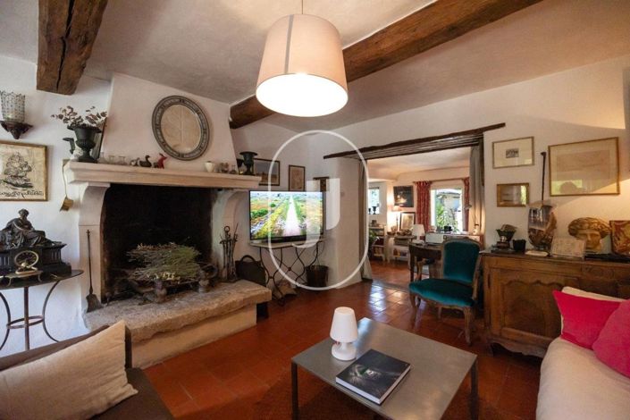 Image No.9-6 Bed House for sale