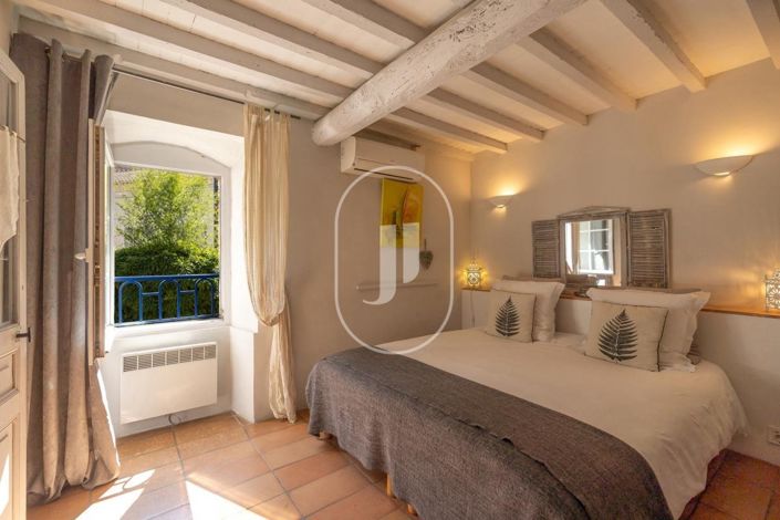 Image No.10-8 Bed House for sale