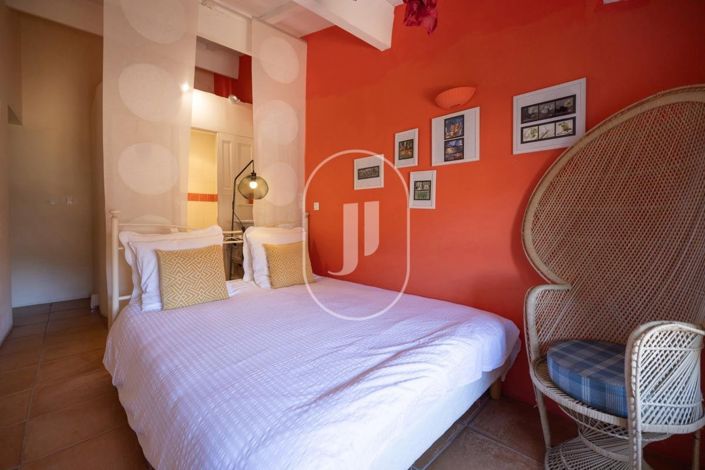 Image No.33-8 Bed House for sale
