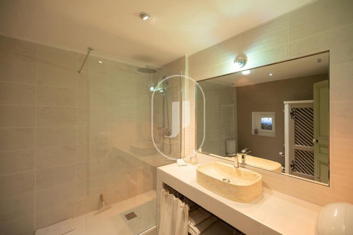 Image No.34-8 Bed House for sale