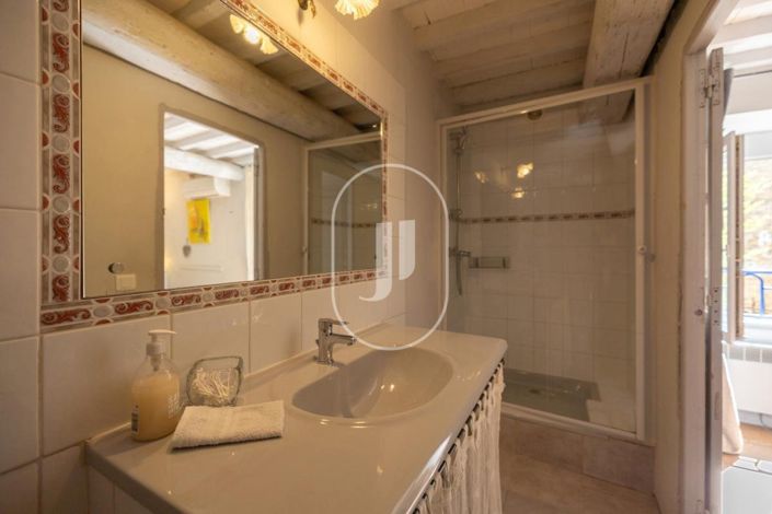 Image No.36-8 Bed House for sale