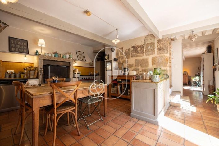 Image No.6-8 Bed House for sale