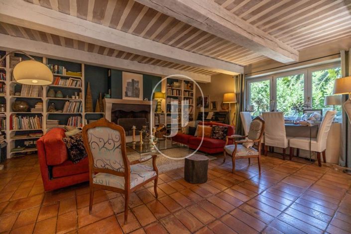 Image No.7-8 Bed House for sale