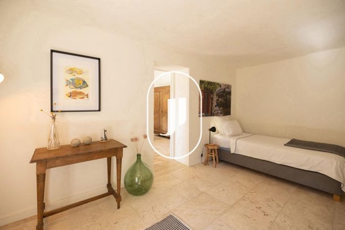 Image No.34-7 Bed House for sale