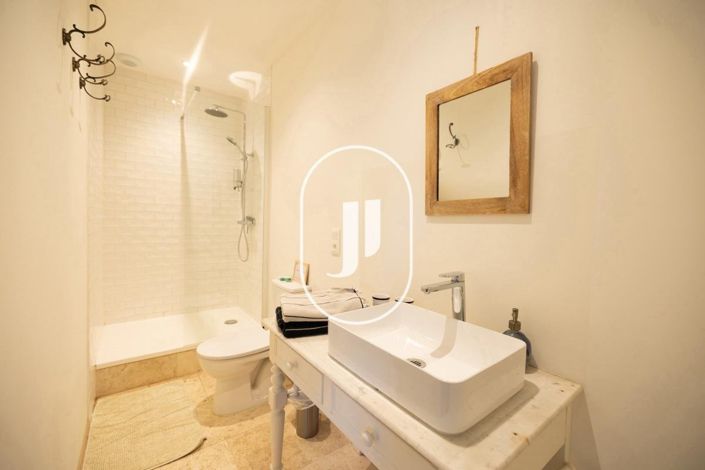 Image No.40-7 Bed House for sale