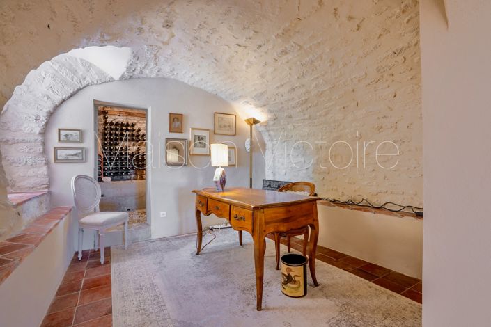 Image No.21-8 Bed House for sale