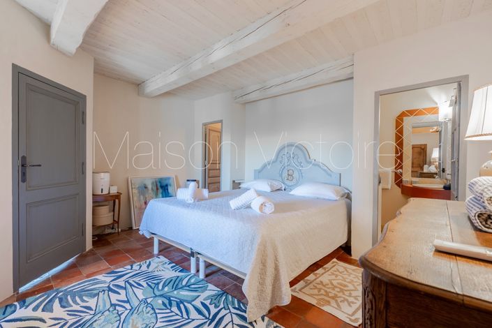 Image No.24-8 Bed House for sale