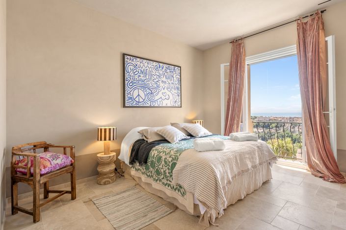 Image No.16-5 Bed House for sale