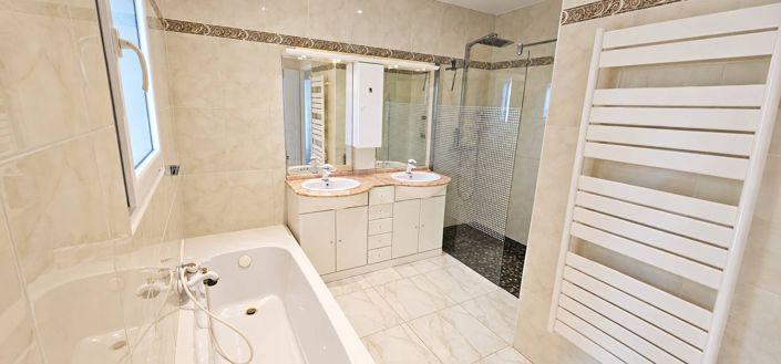 Image No.6-4 Bed House for sale