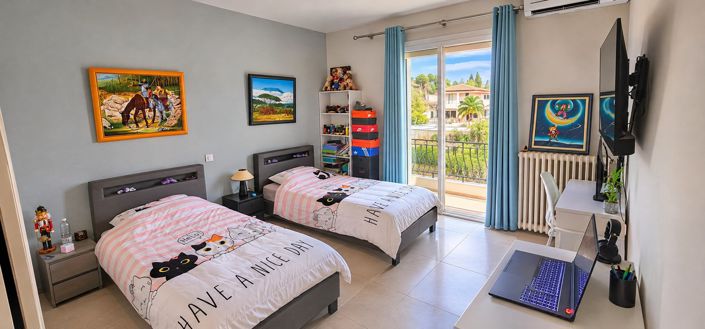 Image No.5-5 Bed House for sale