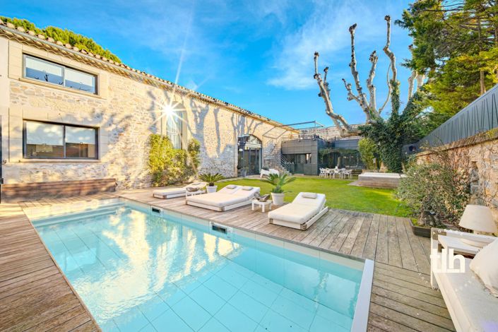 Image No.2-5 Bed Property for sale