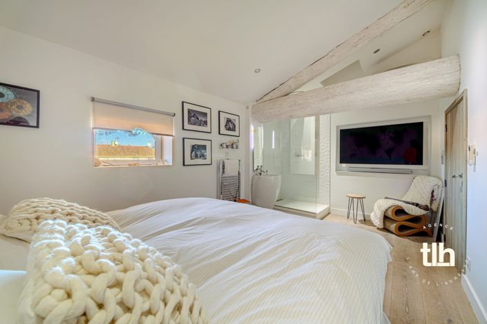 Image No.29-5 Bed Property for sale