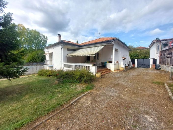 Image No.17-3 Bed Property for sale