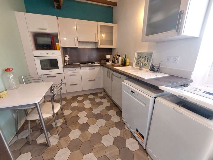 Image No.3-3 Bed Property for sale
