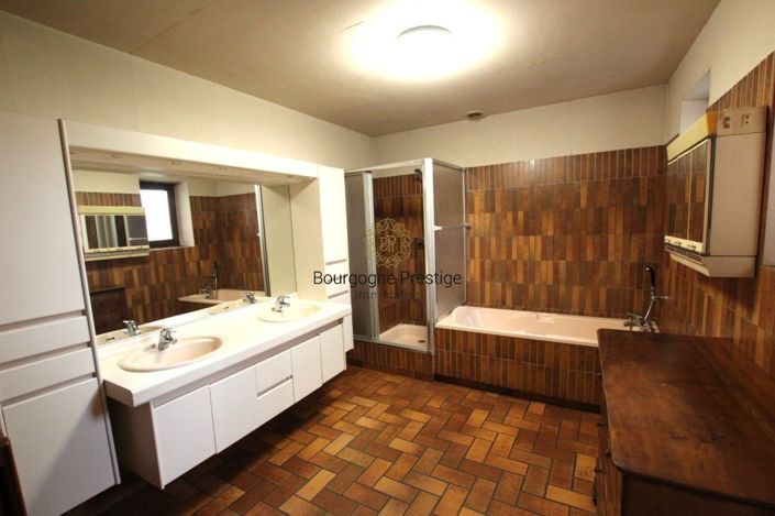 Image No.10-3 Bed House for sale