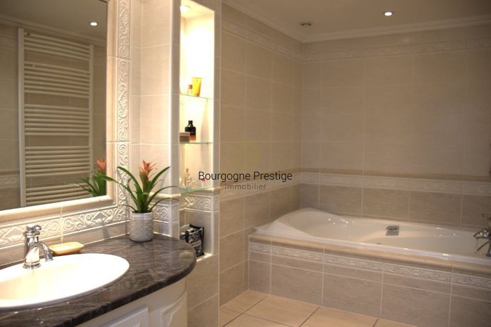 Image No.9-3 Bed Apartment for sale