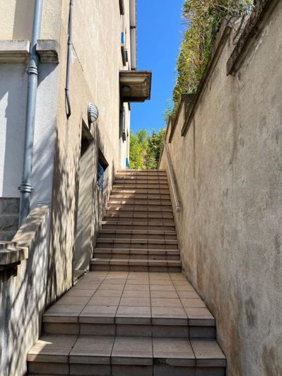 Image No.35-5 Bed House for sale
