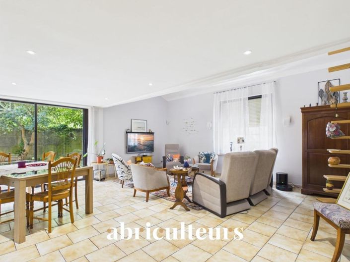 Image No.3-3 Bed House for sale