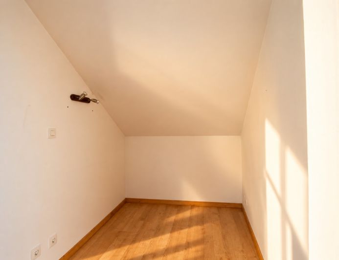 Image No.19-3 Bed House for sale