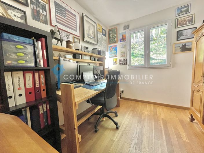 Image No.16-6 Bed House for sale