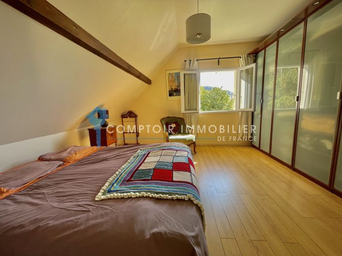 Image No.7-6 Bed House for sale