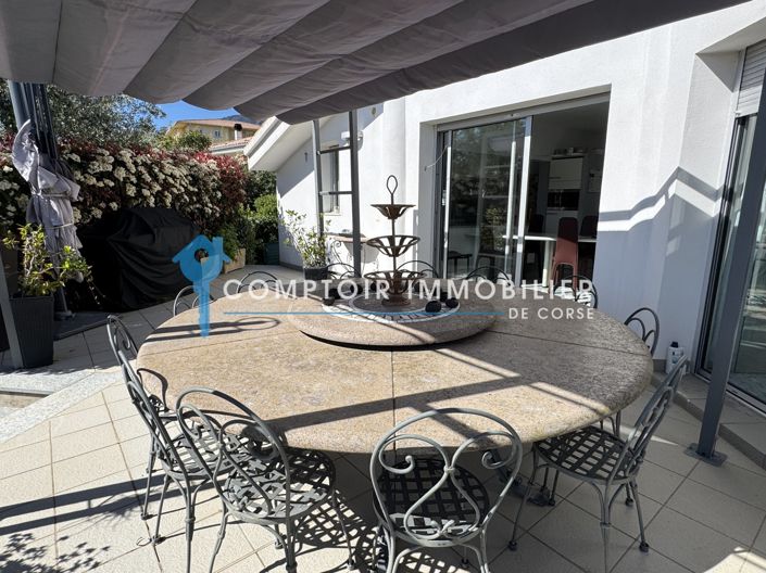 Image No.53-5 Bed House for sale