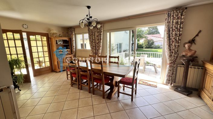 Image No.17-6 Bed House for sale