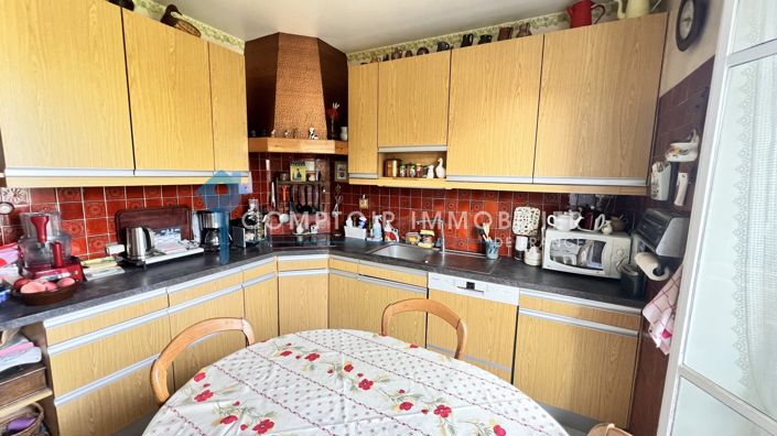 Image No.18-6 Bed House for sale