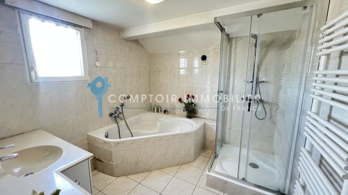 Image No.20-6 Bed House for sale