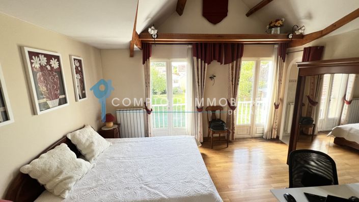 Image No.27-6 Bed House for sale