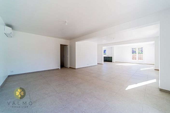 Image No.10-5 Bed House for sale