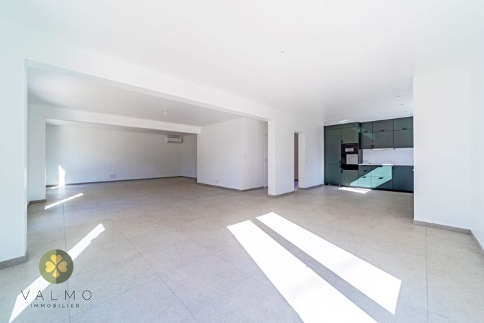 Image No.7-5 Bed House for sale