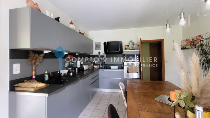 Image No.6-6 Bed House for sale