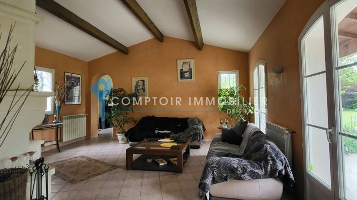 Image No.8-6 Bed House for sale