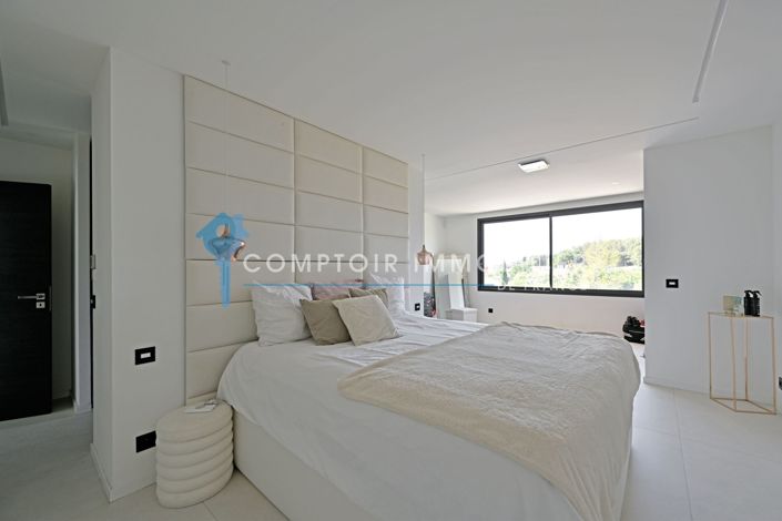 Image No.10-5 Bed House for sale