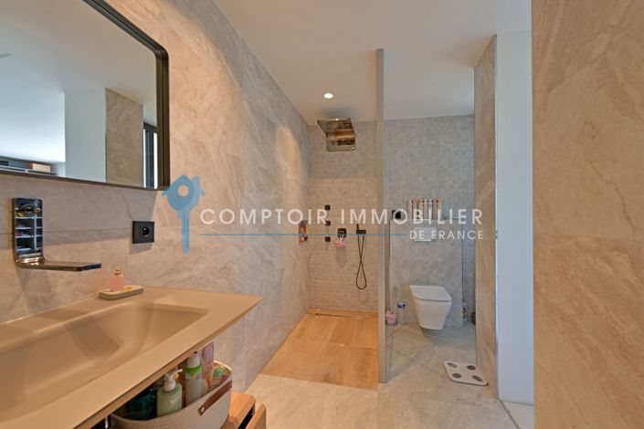 Image No.11-5 Bed House for sale