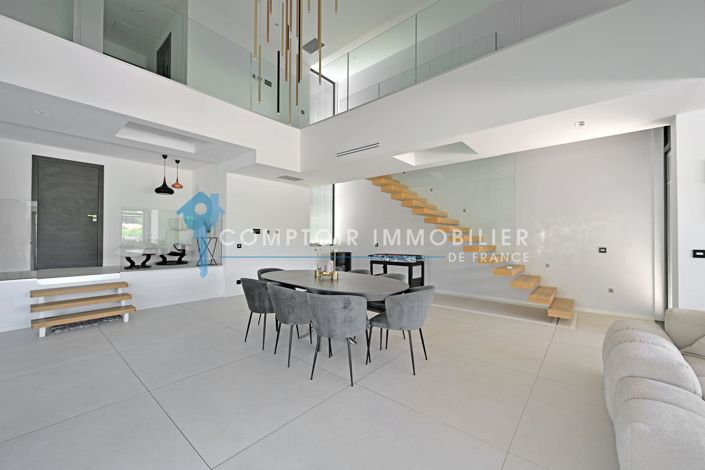 Image No.3-5 Bed House for sale
