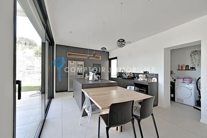 Image No.6-5 Bed House for sale