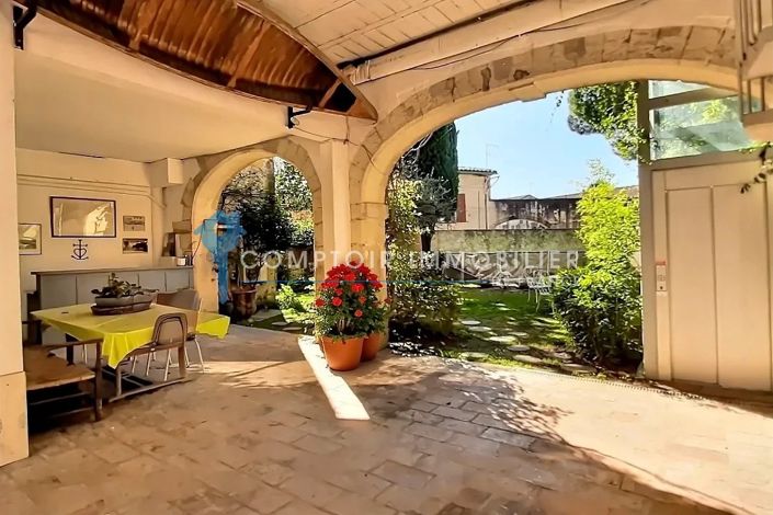 Image No.8-5 Bed House for sale