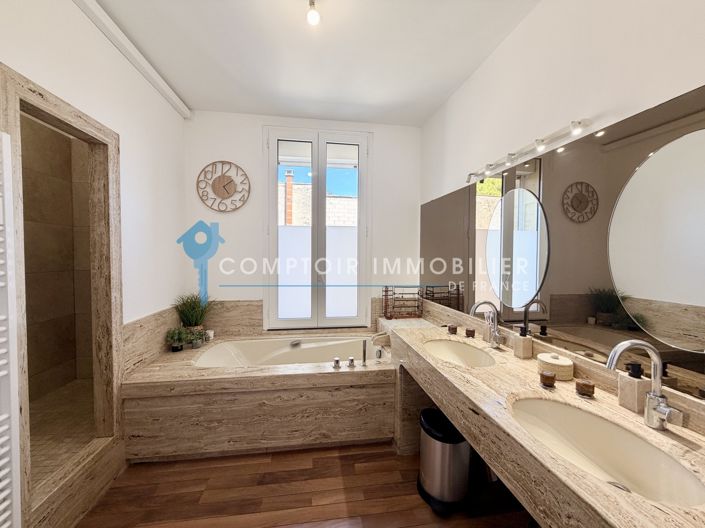 Image No.20-5 Bed House for sale