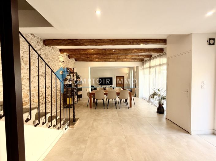 Image No.8-5 Bed House for sale