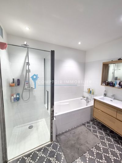 Image No.6-4 Bed House for sale