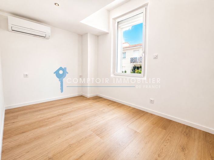 Image No.2-4 Bed House for sale